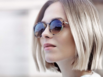 Sunglasses lady block